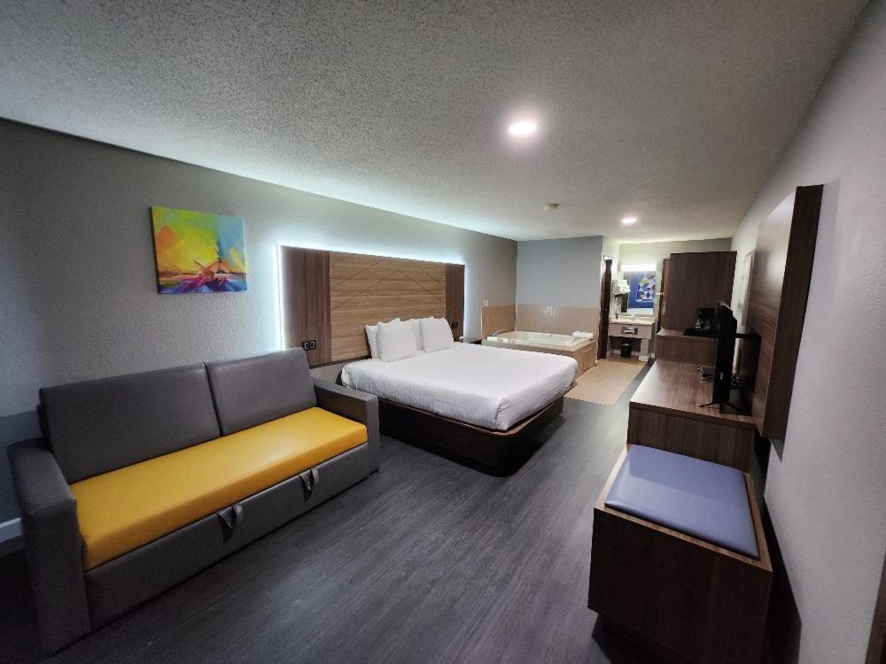 Super 8 By Wyndham Hayward Wi Motel Buitenkant foto