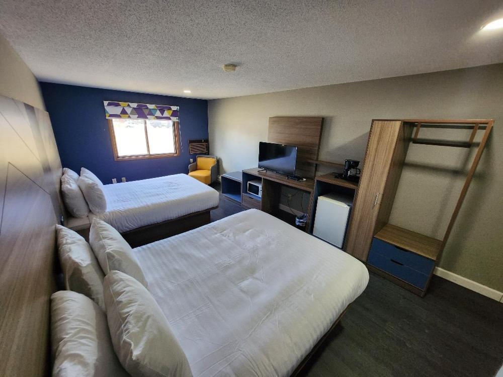 Super 8 By Wyndham Hayward Wi Motel Buitenkant foto