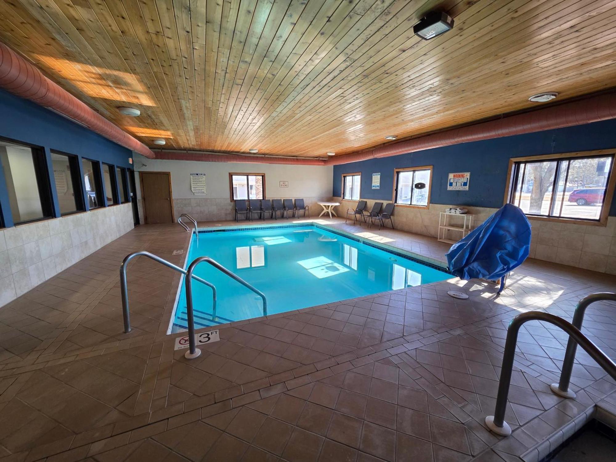 Super 8 By Wyndham Hayward Wi Motel Buitenkant foto