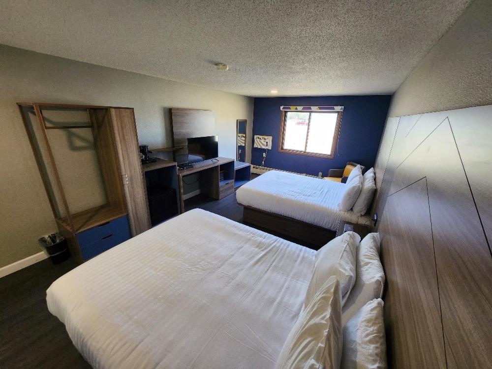 Super 8 By Wyndham Hayward Wi Motel Buitenkant foto