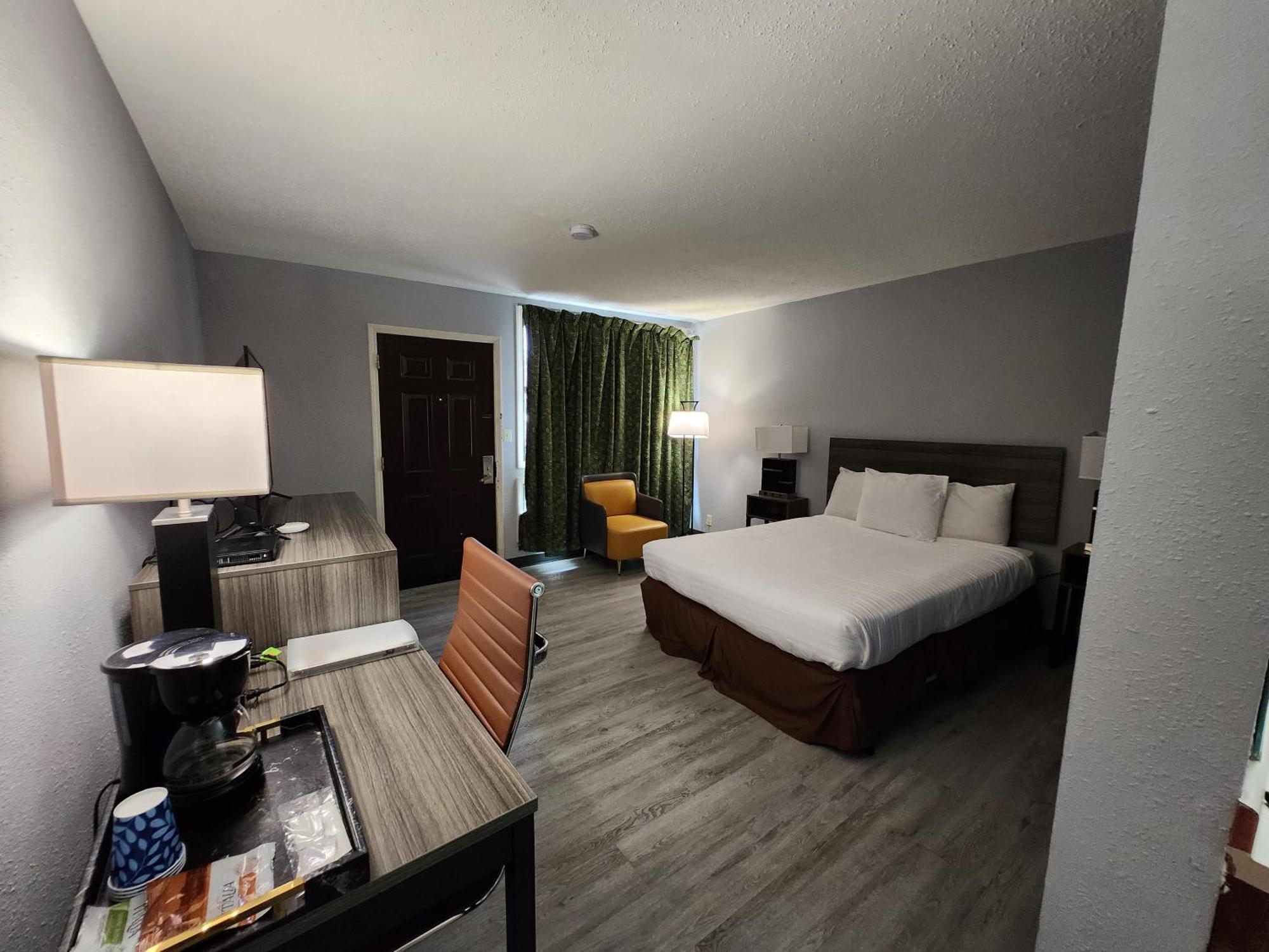 Super 8 By Wyndham Hayward Wi Motel Buitenkant foto