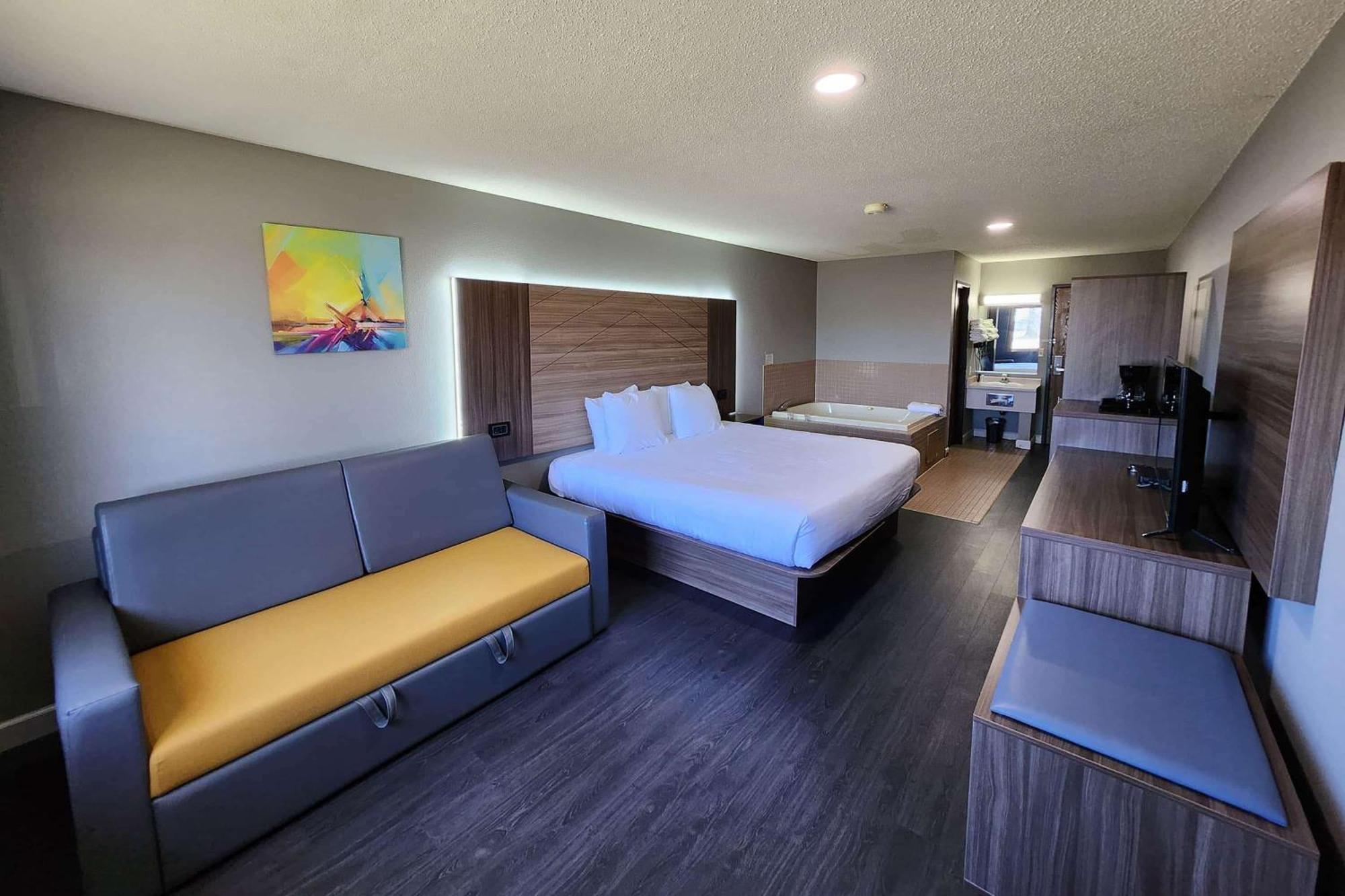 Super 8 By Wyndham Hayward Wi Motel Buitenkant foto