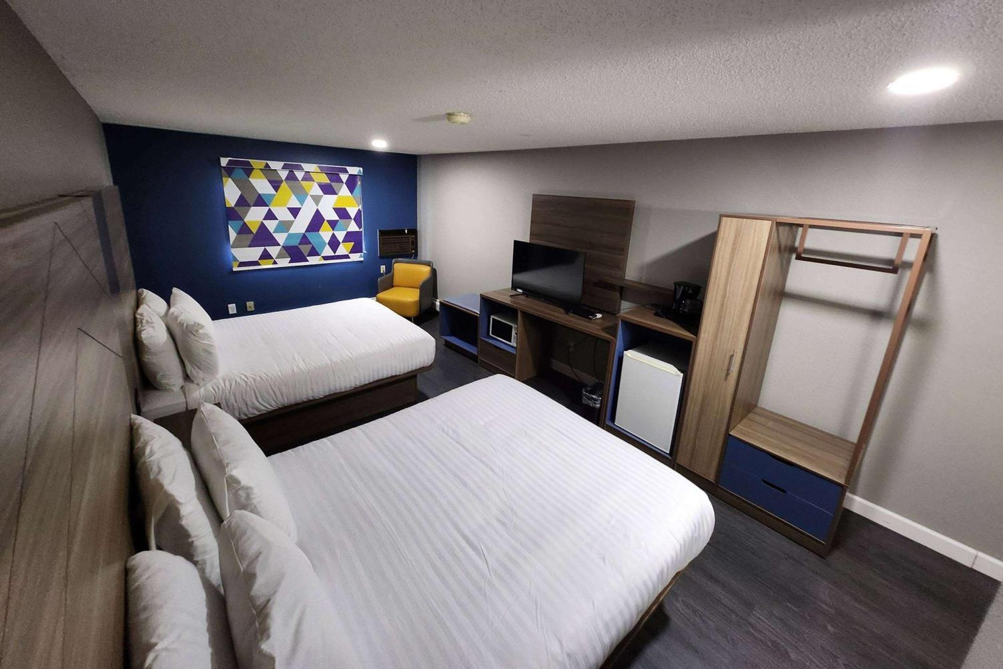 Super 8 By Wyndham Hayward Wi Motel Buitenkant foto