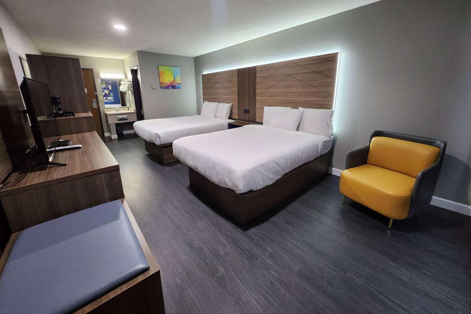 Super 8 By Wyndham Hayward Wi Motel Buitenkant foto