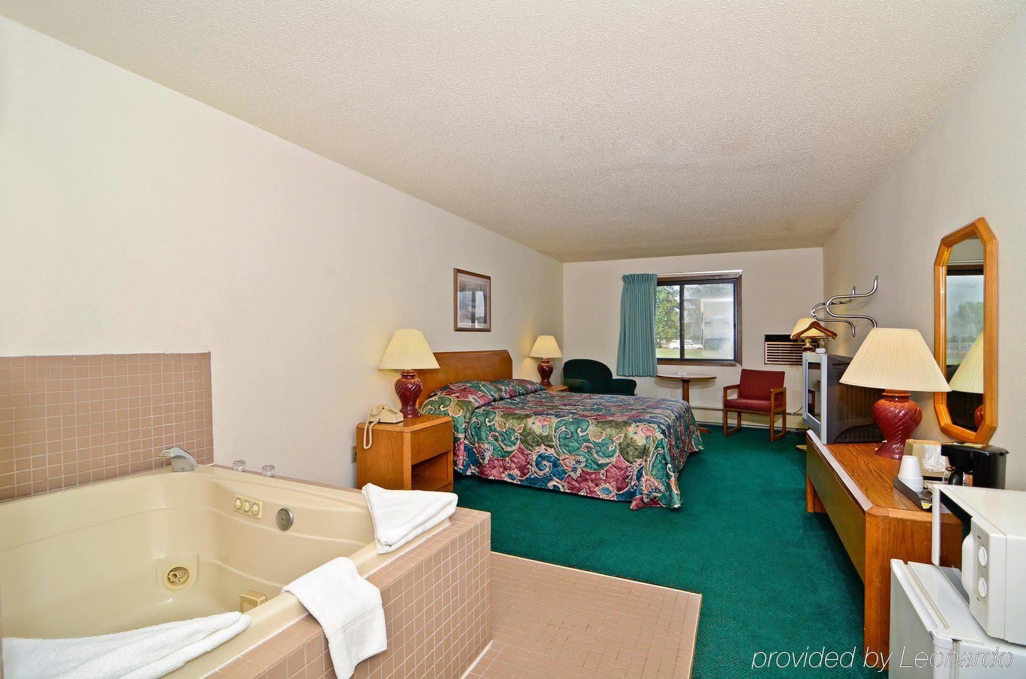 Super 8 By Wyndham Hayward Wi Motel Buitenkant foto