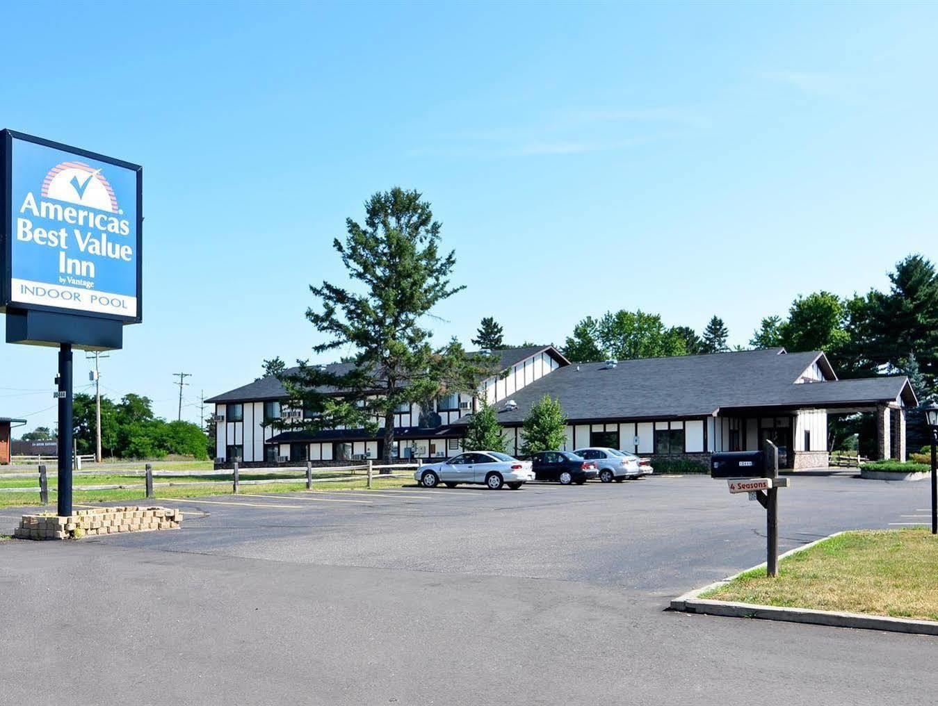 Super 8 By Wyndham Hayward Wi Motel Buitenkant foto