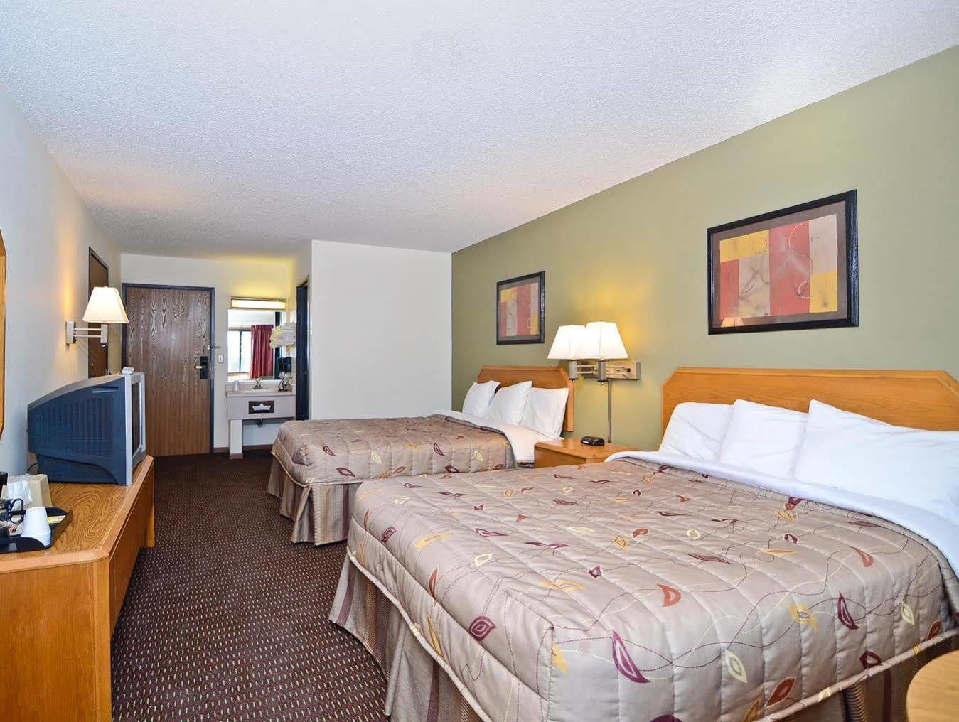 Super 8 By Wyndham Hayward Wi Motel Buitenkant foto